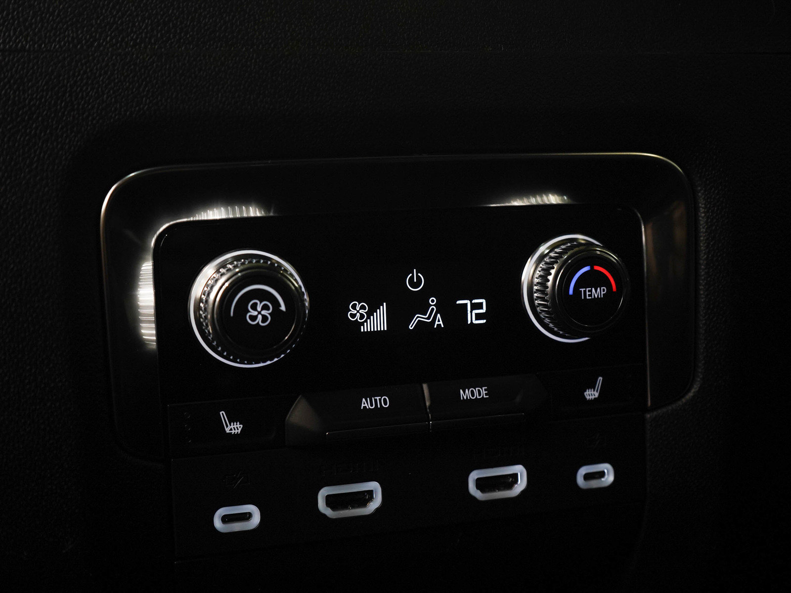 Used 2024 GMC Yukon Denali w/ Advanced Technology Package AWD/4WD image 18