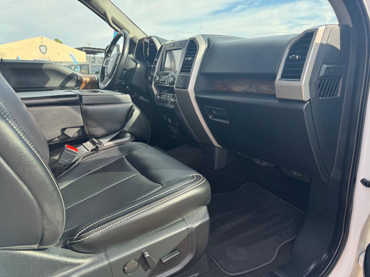 Used 2019 Ford F150 Lariat image 29