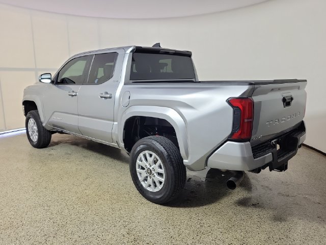 Used 2025 Toyota Tacoma SR5 AWD/4WD image 7