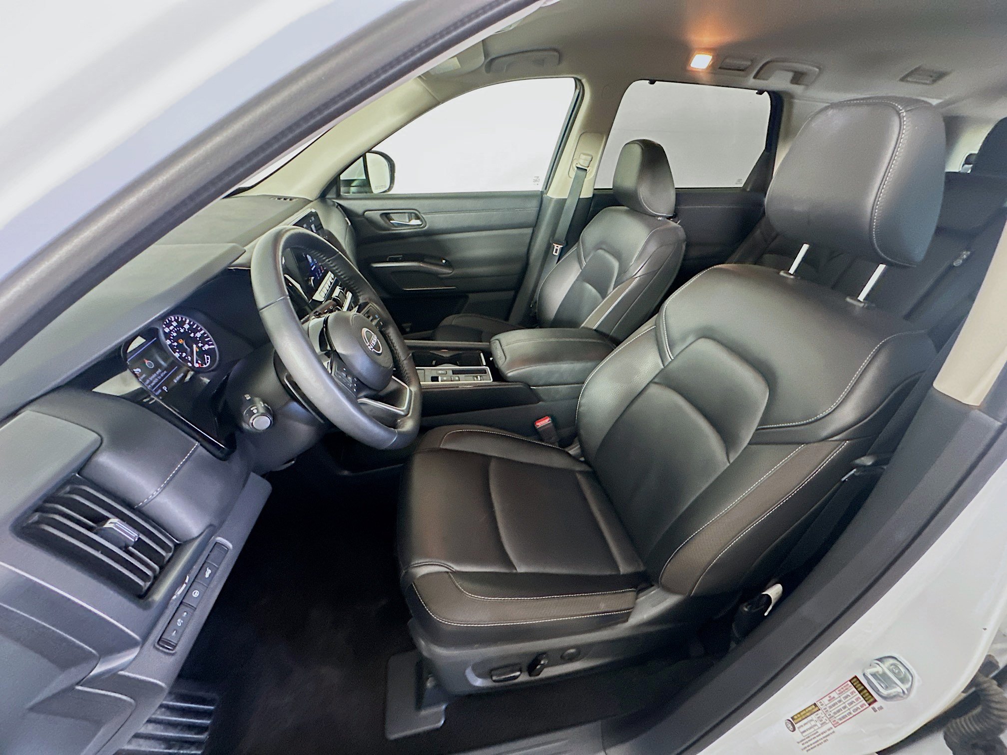 Used 2025 Nissan Pathfinder SL FWD image 13