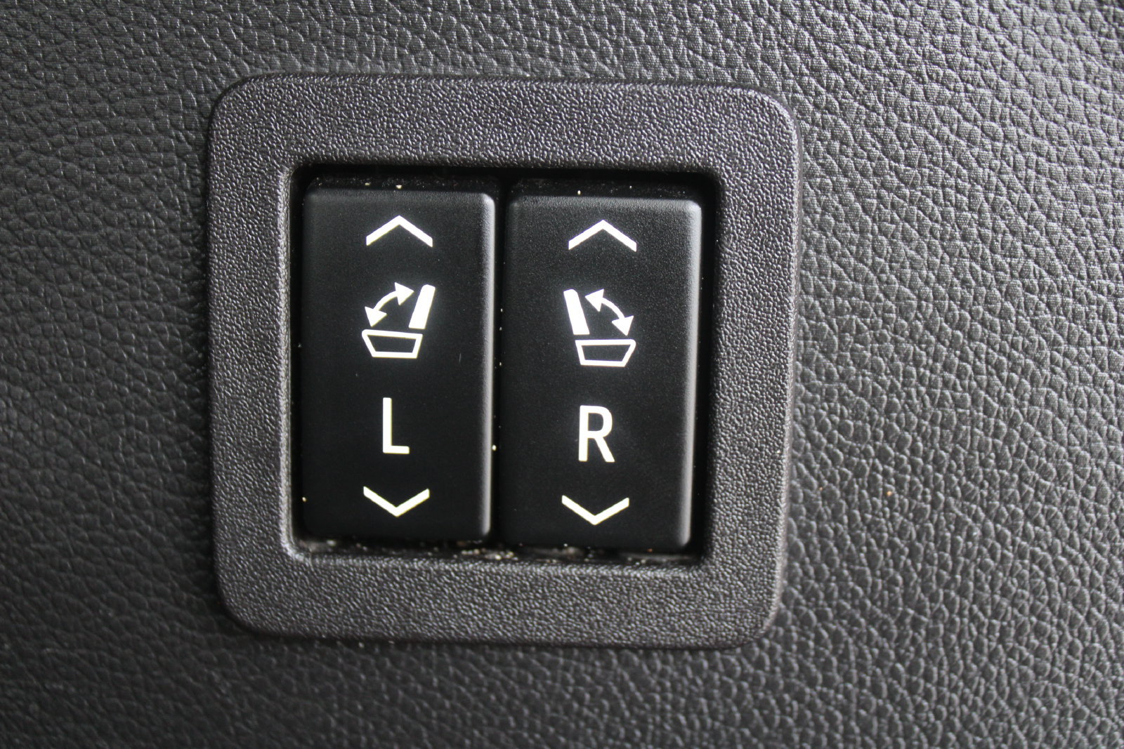 Used 2022 Buick Enclave Premium FWD image 11