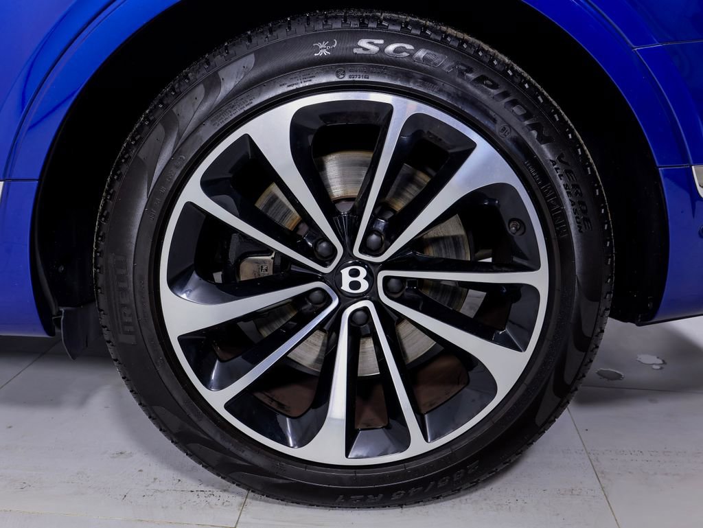 Used 2019 Bentley Bentayga image 38