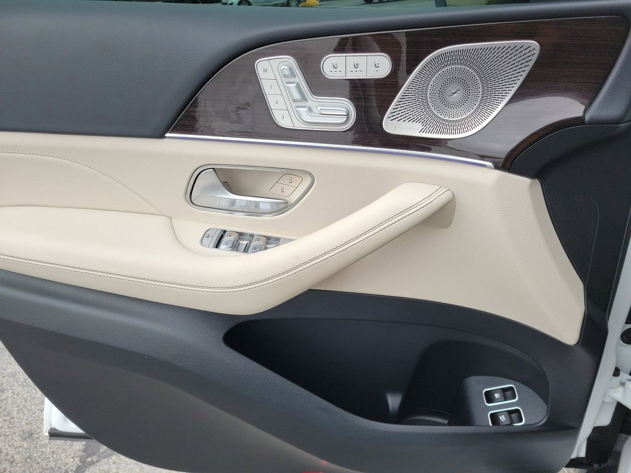 Certified 2025 Mercedes-Benz GLE 450e 4MATIC image 26