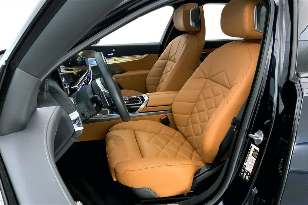 Used 2025 BMW 740i xDrive image 13