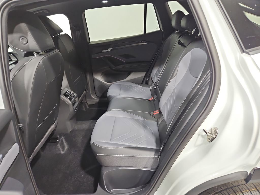 New 2026 Volkswagen Tiguan SE R-Line image 23