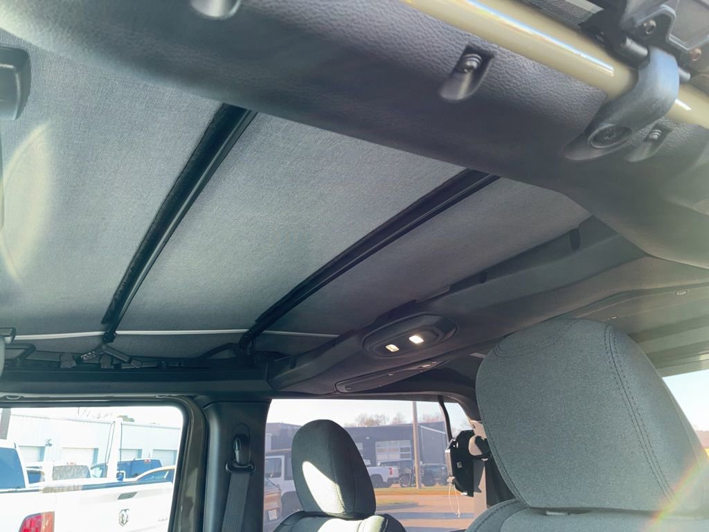 Used 2025 Jeep Wrangler Sport image 18