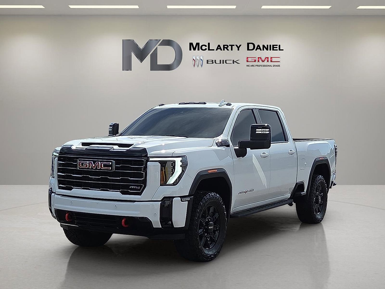 Used 2025 GMC Sierra 2500 AT4 w/ AT4 Premium Plus Package AWD/4WD image 2