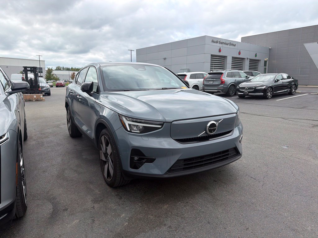 Used 2023 Volvo C40 P8 Recharge Plus w/ Climate Package AWD/4WD image 2