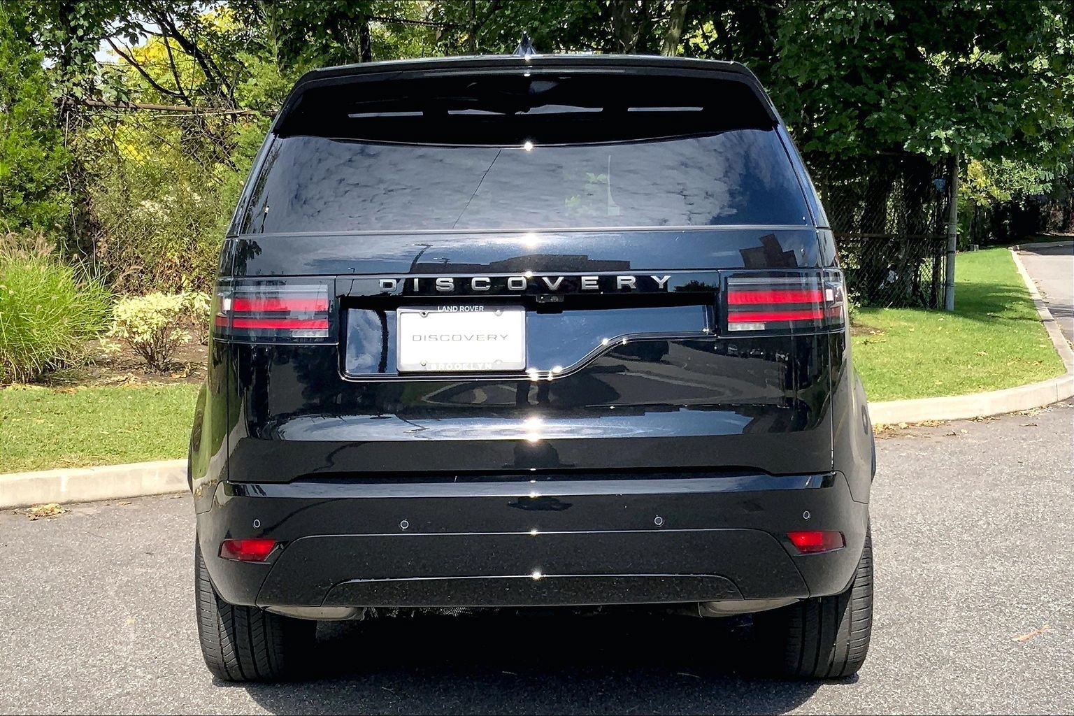 Certified 2025 Land Rover Discovery Dynamic SE AWD/4WD image 4