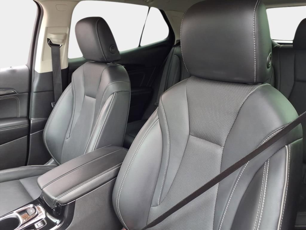 Used 2023 Buick Envision Essence image 11