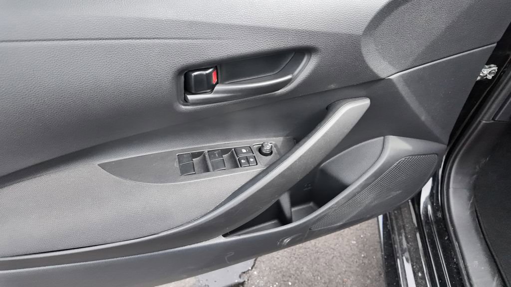 Used 2025 Toyota Corolla LE FWD image 3