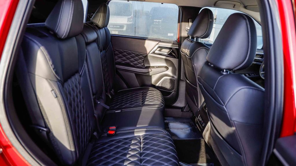 Used 2024 Mitsubishi Outlander SEL FWD image 19