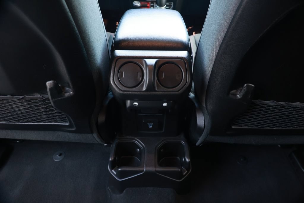 Used 2025 Jeep Wrangler Unlimited Rubicon AWD/4WD image 32