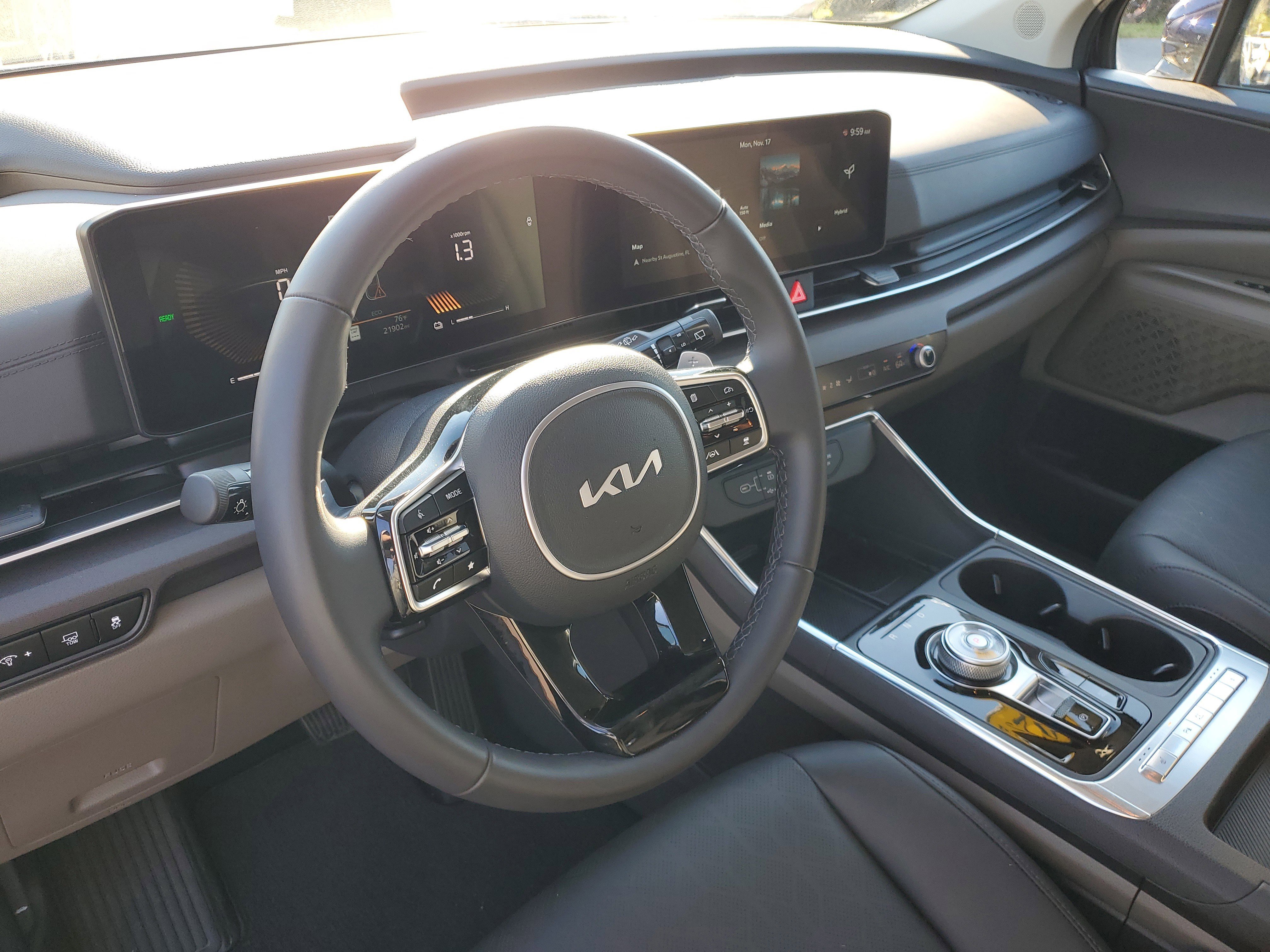 Certified 2025 Kia Carnival EX image 23