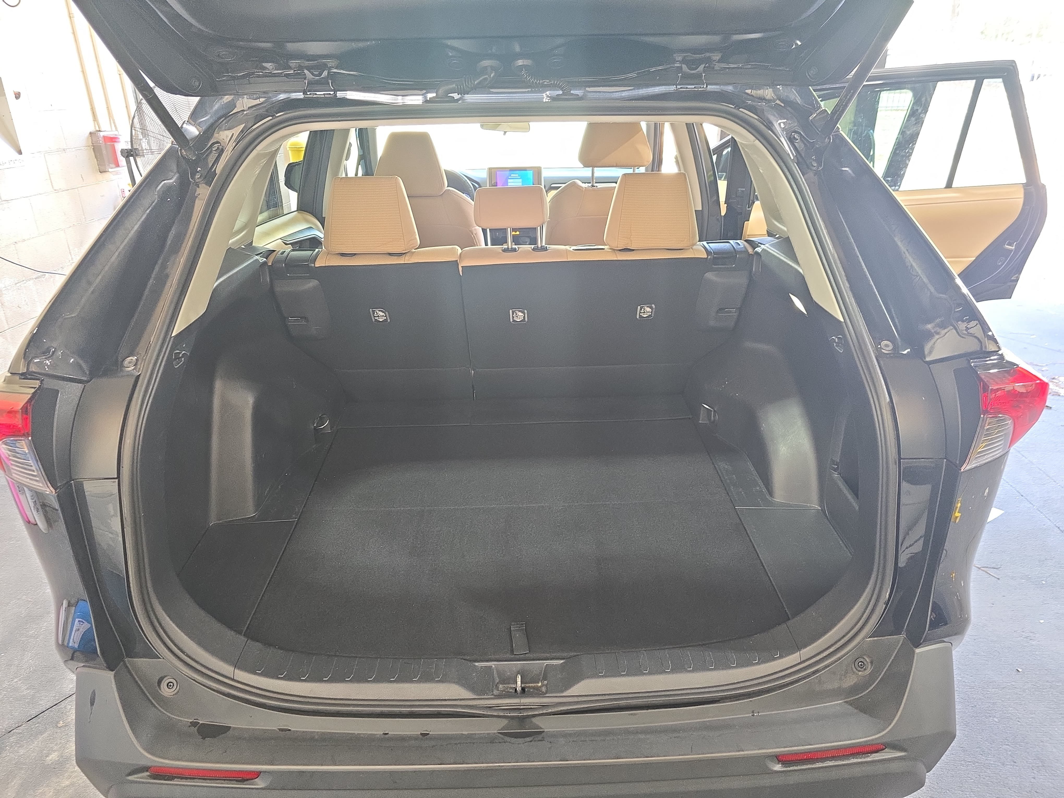 Used 2024 Toyota RAV4 LE AWD/4WD image 11