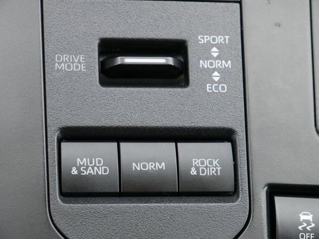 Used 2020 Toyota Highlander LE image 27