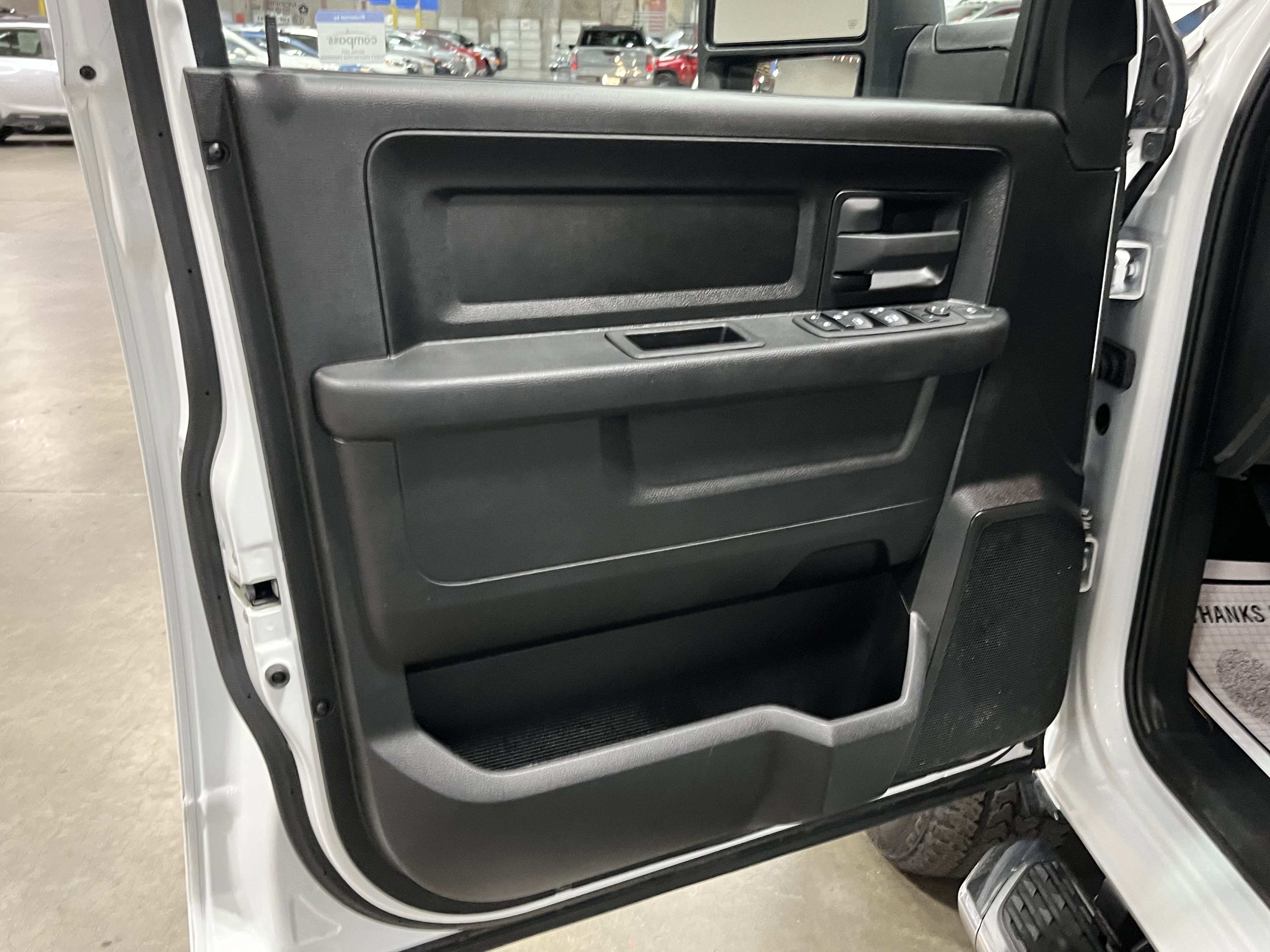 Used 2024 RAM 2500 Tradesman w/ Chrome Appearance Group image 18