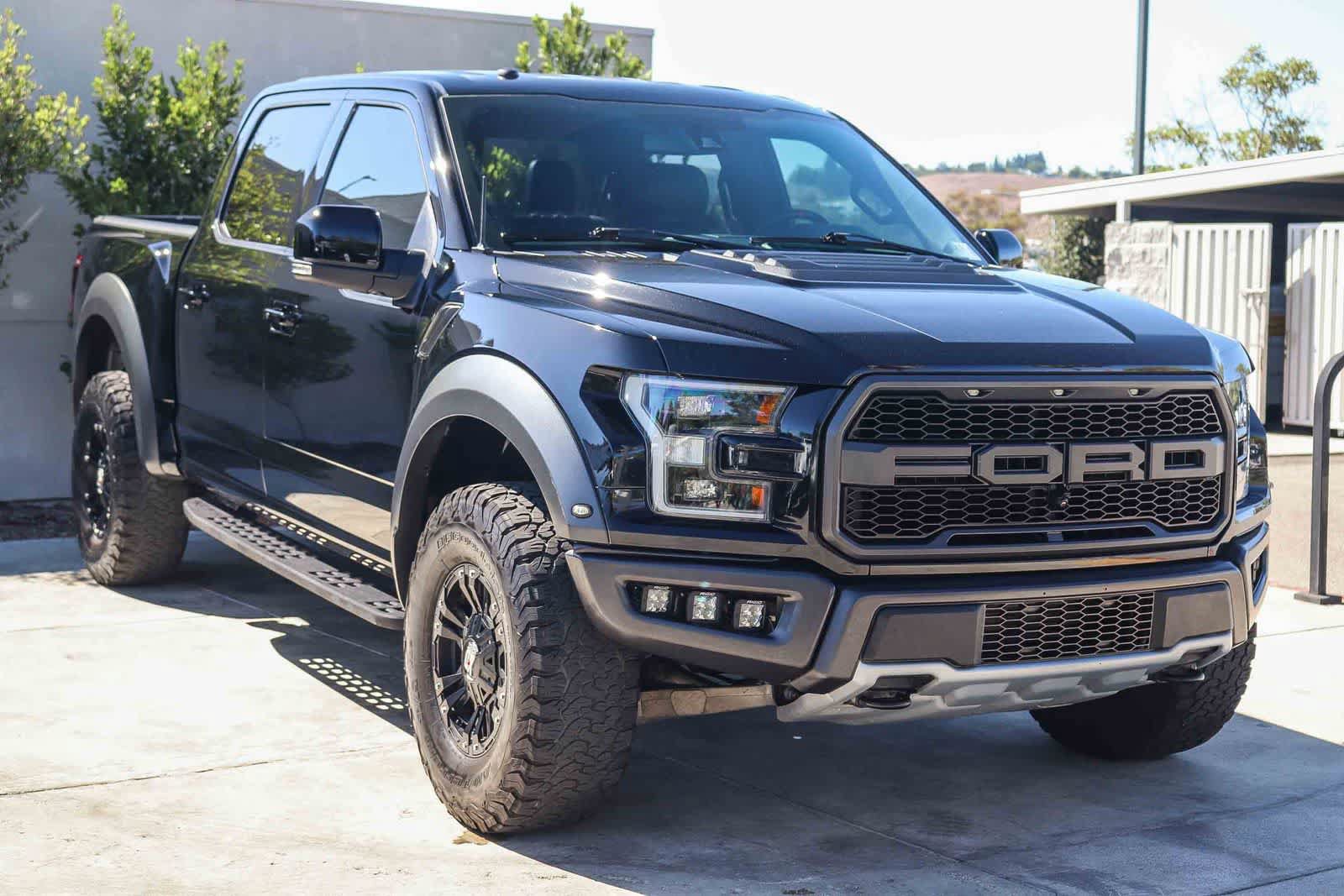 Used 2018 Ford F150 Raptor w/ Equipment Group 802A Luxury AWD/4WD image 3