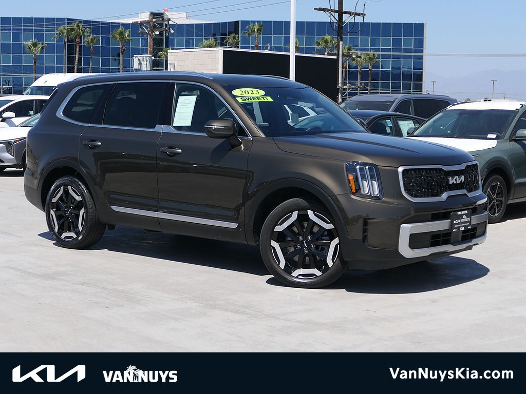 Used 2023 Kia Telluride EX w/ EX Captain's Chair Package AWD/4WD image 1