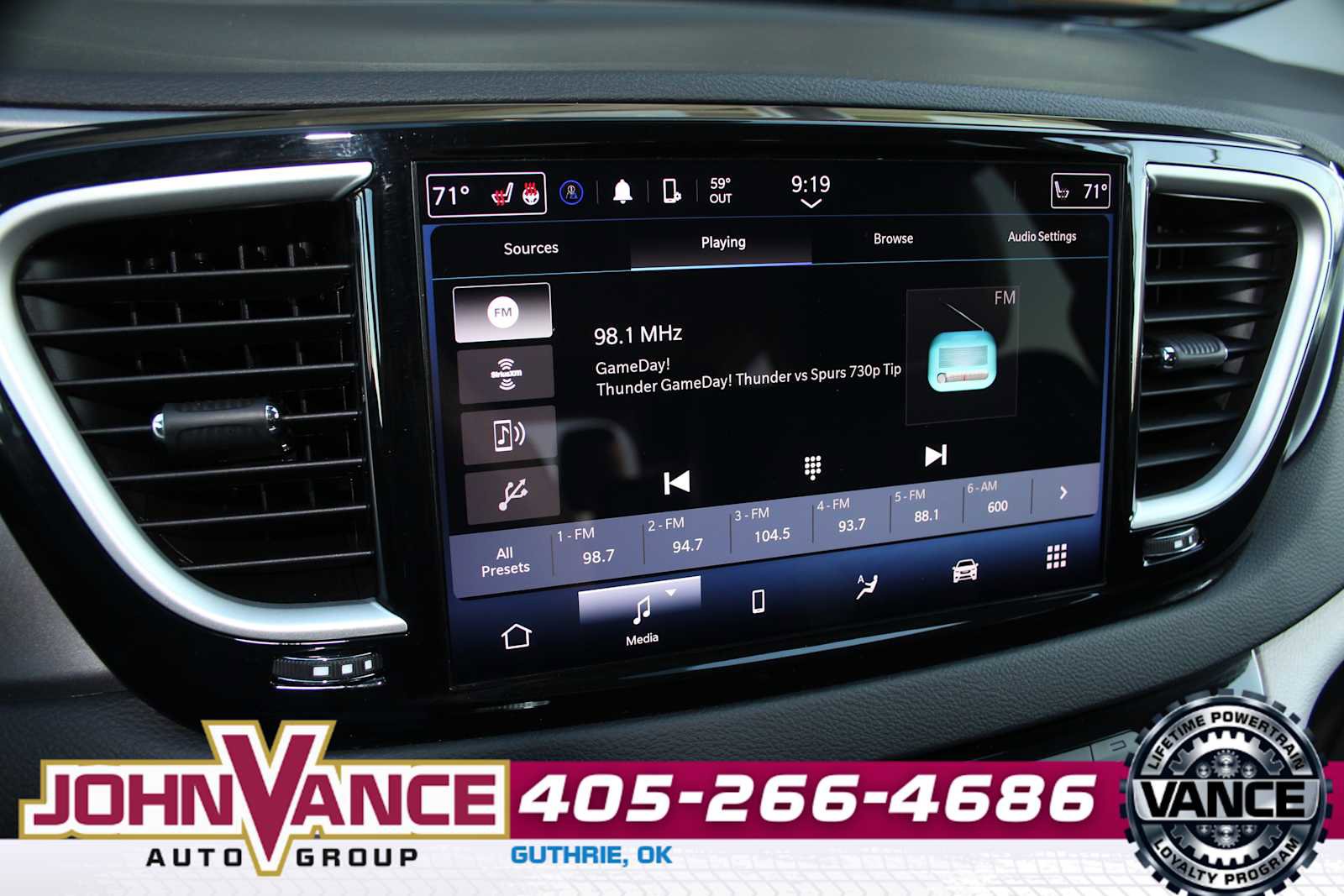 Used 2024 Chrysler Pacifica Touring-L image 32