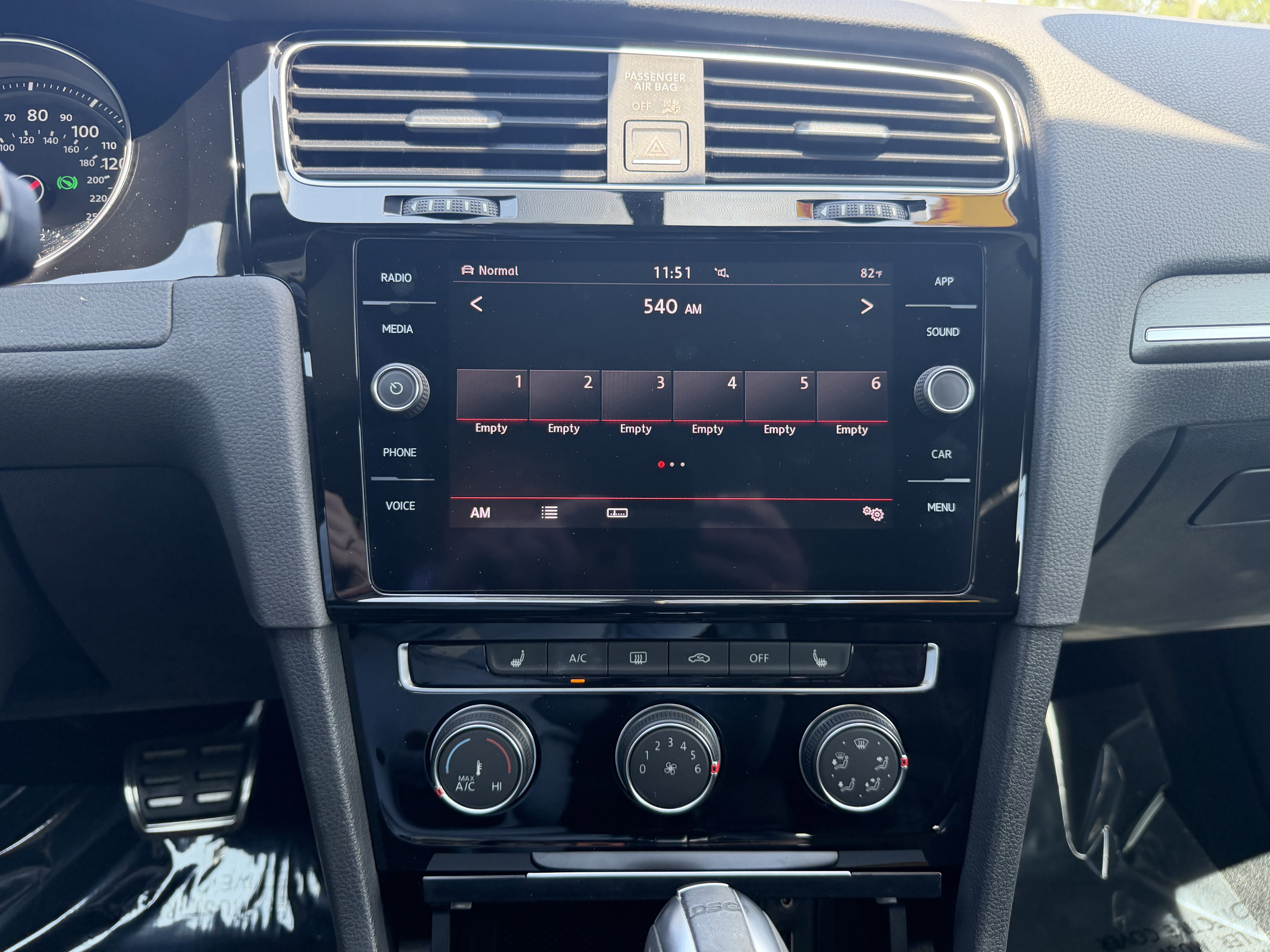 Used 2018 Volkswagen GTI SE FWD image 17