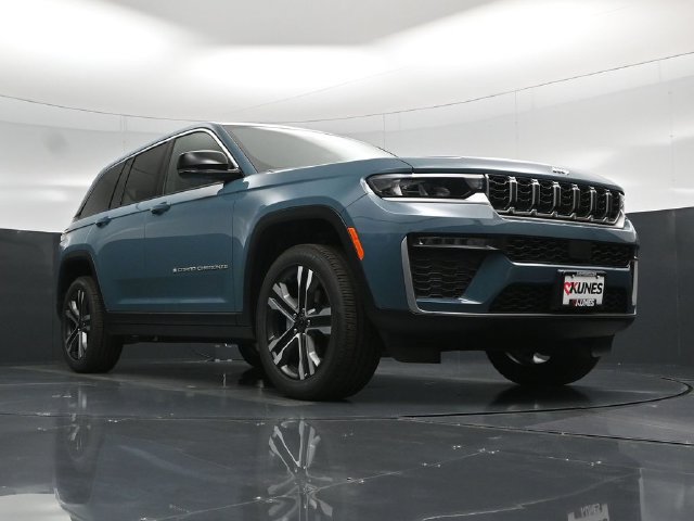 New 2027 Jeep Grand Cherokee Limited w/ Trailer Tow Package AWD/4WD image 60