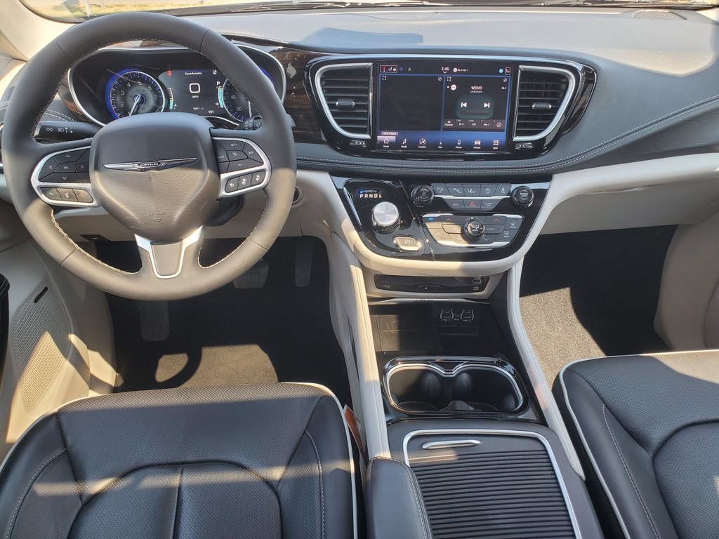 Used 2024 Chrysler Pacifica Limited w/ Uconnect Theater Family Group AWD/4WD image 26