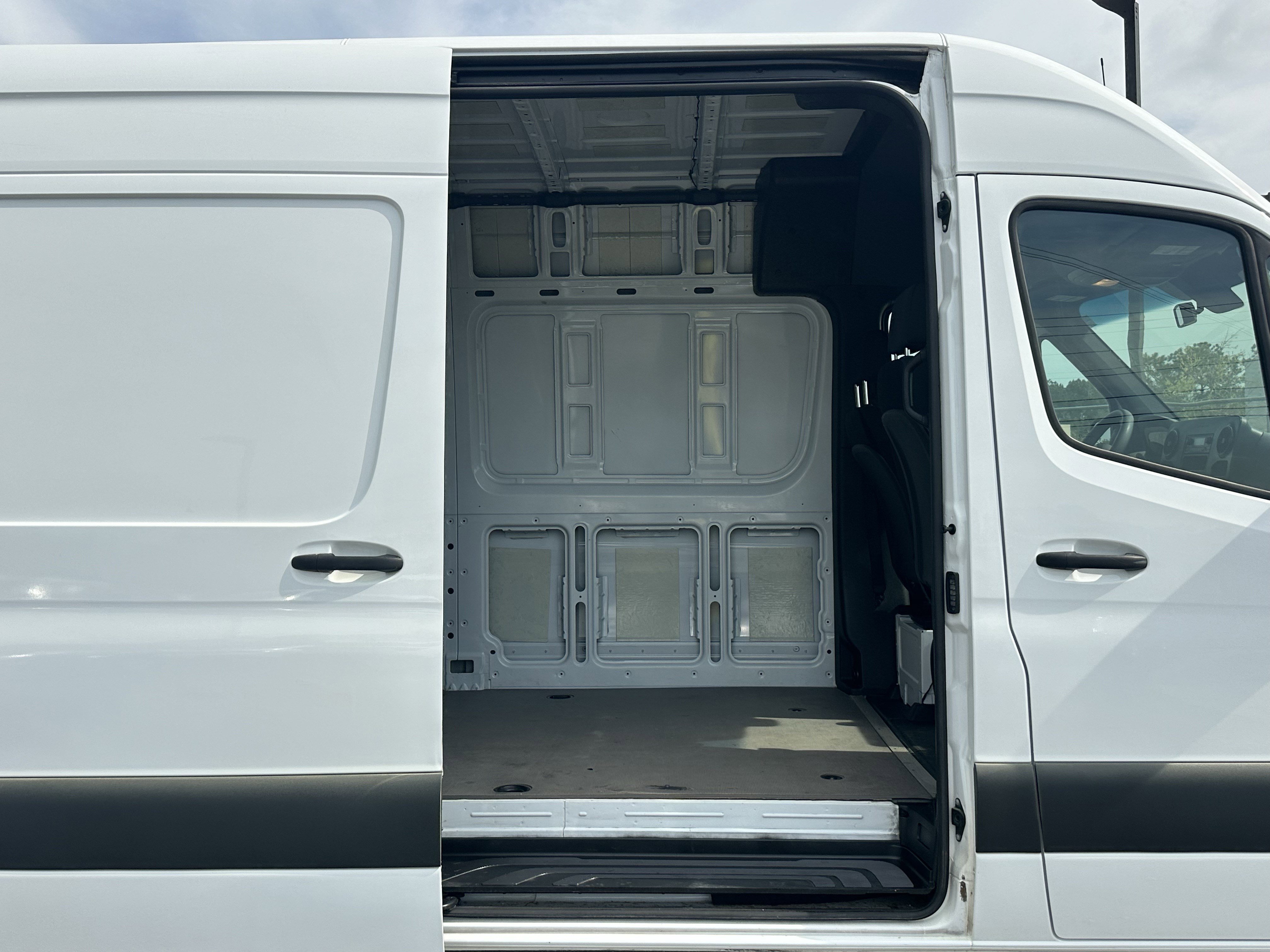 Used 2023 Mercedes-Benz Sprinter 2500 image 17
