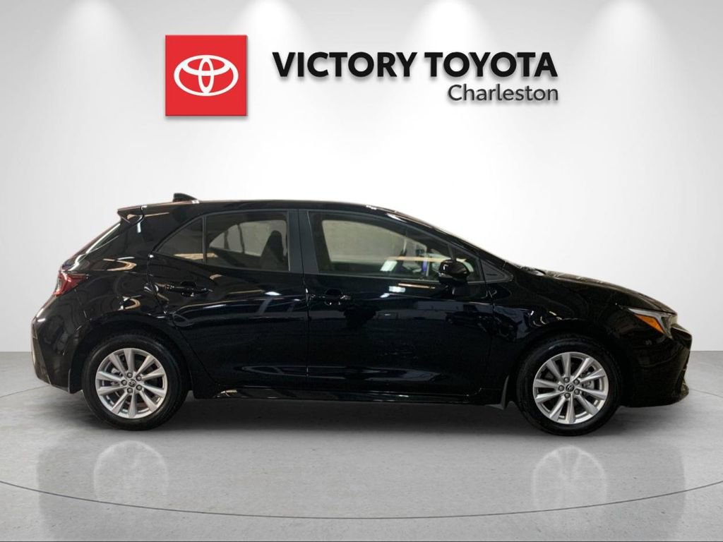 Used 2026 Toyota Corolla SE FWD image 6