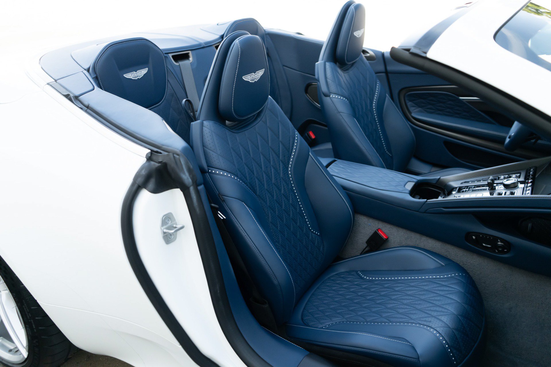 Used 2025 Aston Martin DB12 Convertible RWD image 36