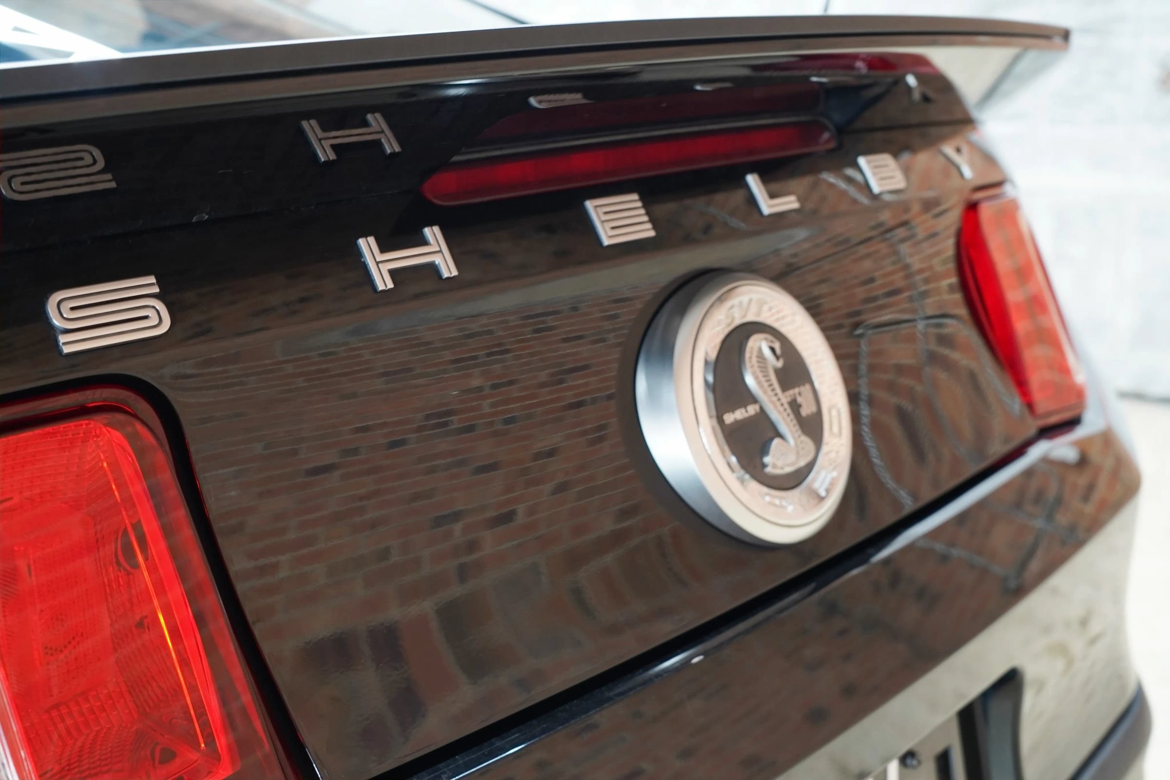 Used 2010 Ford Mustang Shelby GT500 RWD image 36