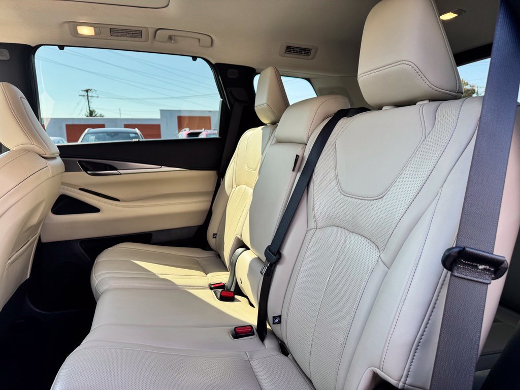 Used 2023 INFINITI QX60 Luxe w/ Cargo Package AWD/4WD image 32