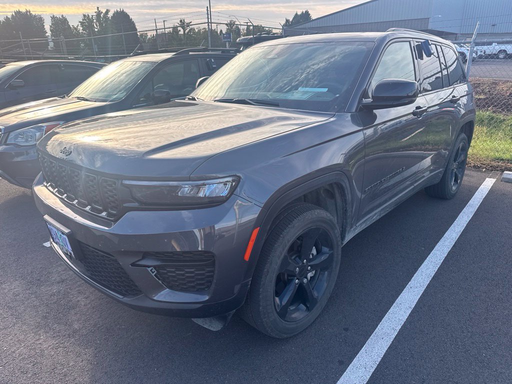Used 2025 Jeep Grand Cherokee Altitude