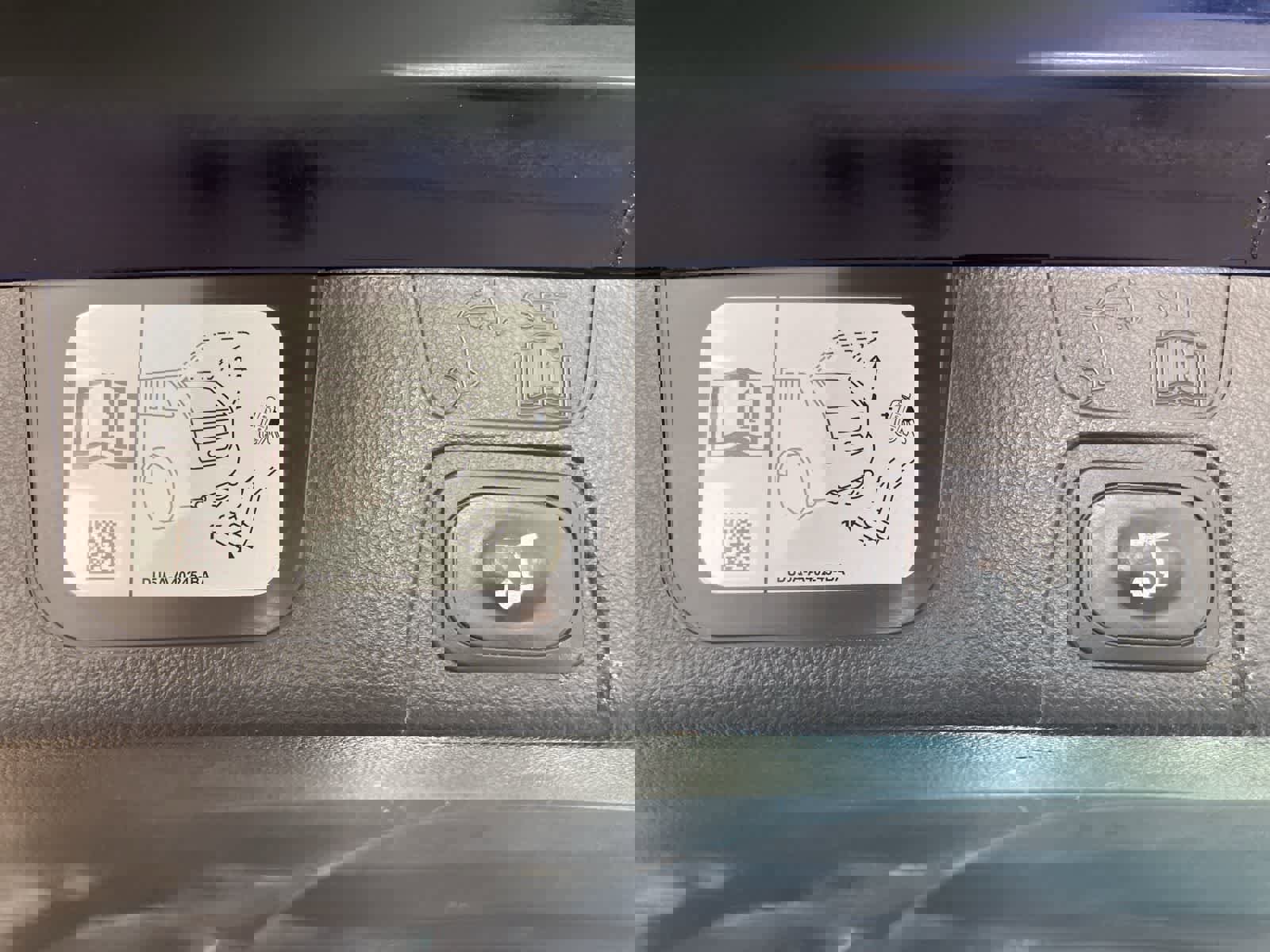 Used 2017 Ford C-MAX Energi Titanium w/ Equipment Group 501A image 30