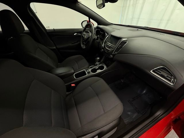 Used 2018 Chevrolet Cruze LT w/ Convenience Package image 9