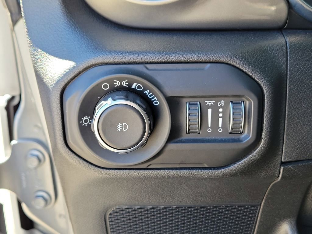 Used 2019 Jeep Wrangler Unlimited Sahara image 26