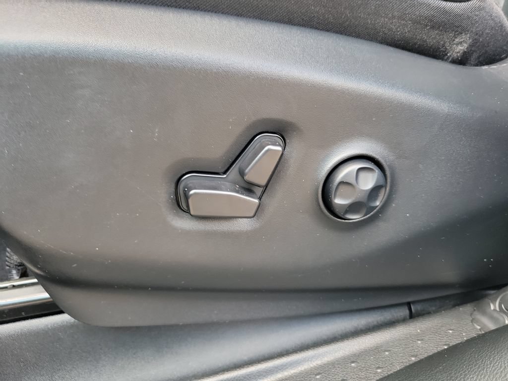 Used 2025 Chrysler Pacifica Select FWD image 18