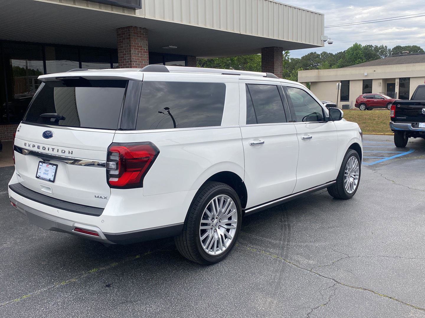 Used 2024 Ford Expedition Max Limited RWD image 5