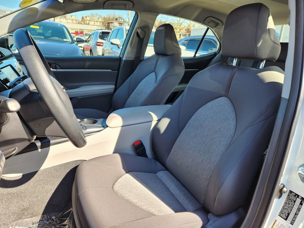 Used 2018 Toyota Camry LE image 10