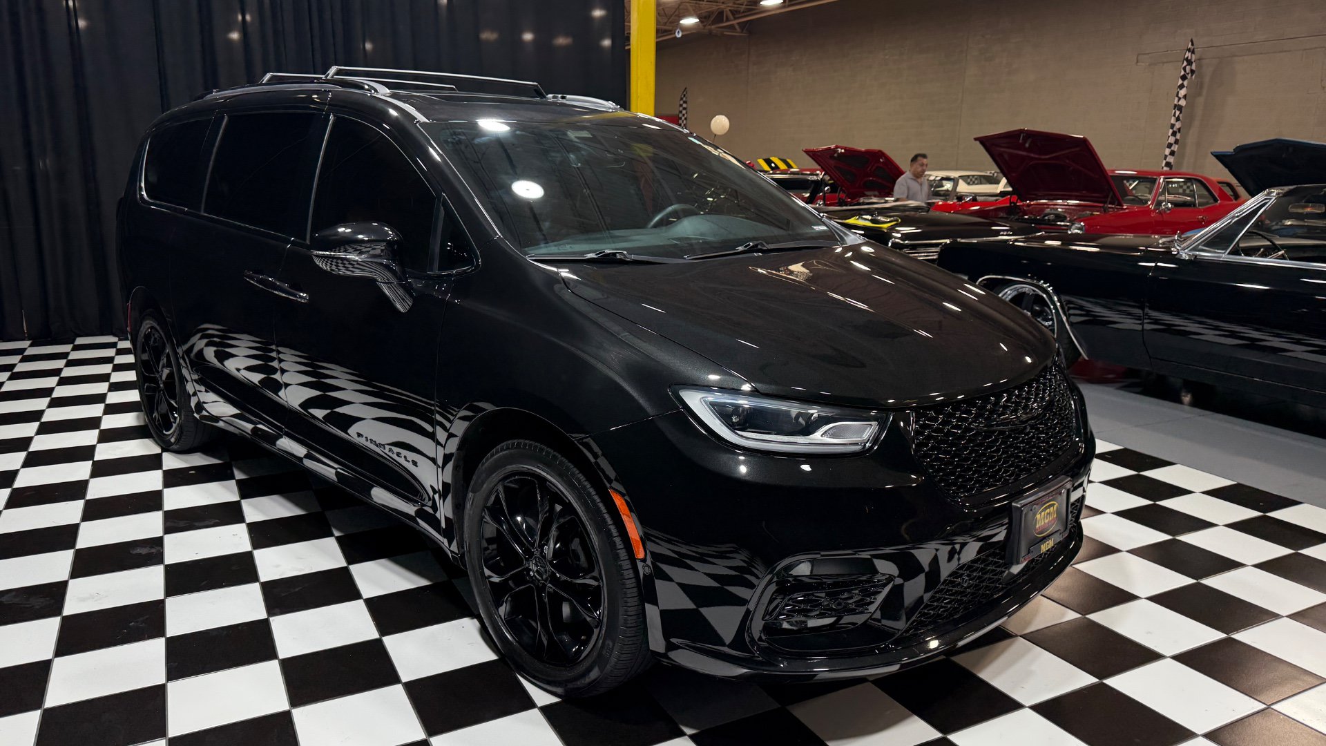 Used 2021 Chrysler Pacifica Pinnacle AWD/4WD image 12