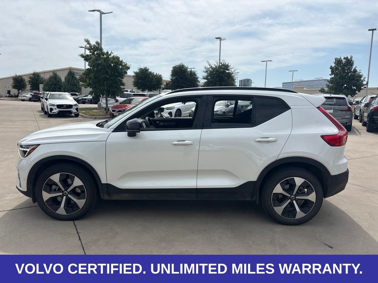 Certified 2025 Volvo XC40 B5 Plus AWD/4WD image 10