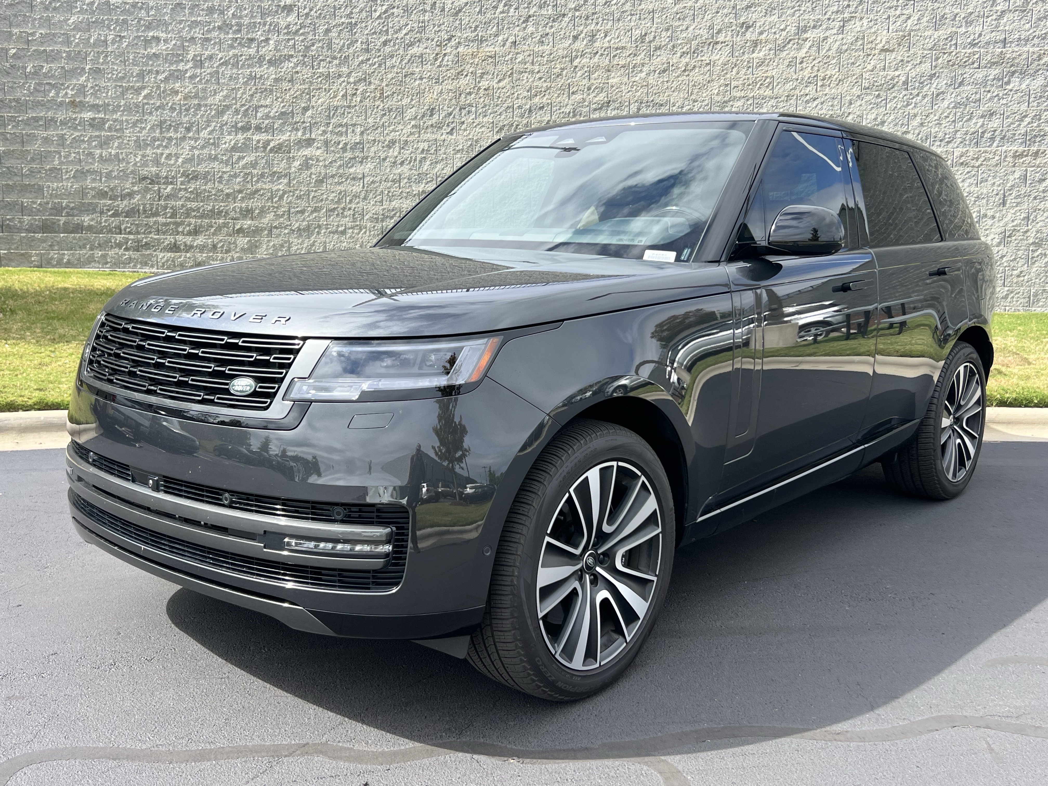 Used 2025 Land Rover Range Rover SE