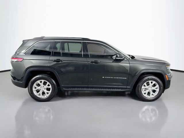 Used 2023 Jeep Grand Cherokee Limited w/ Luxury Tech Group II AWD/4WD image 5