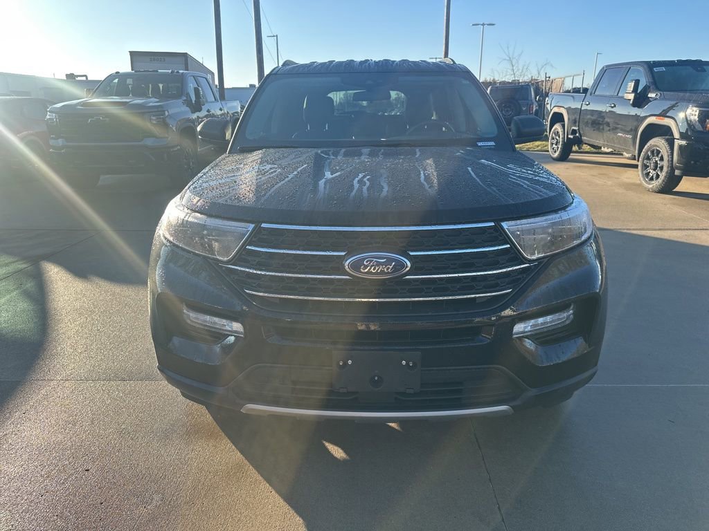 Used 2022 Ford Explorer XLT w/ Equipment Group 202A image 4