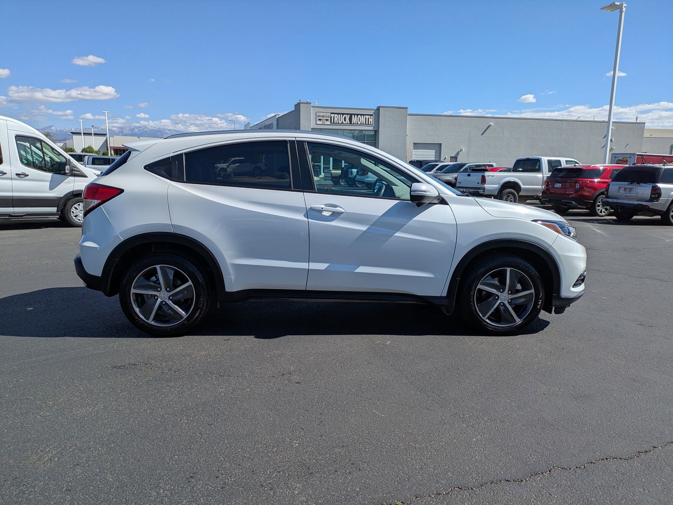 Used 2022 Honda HR-V EX image 2