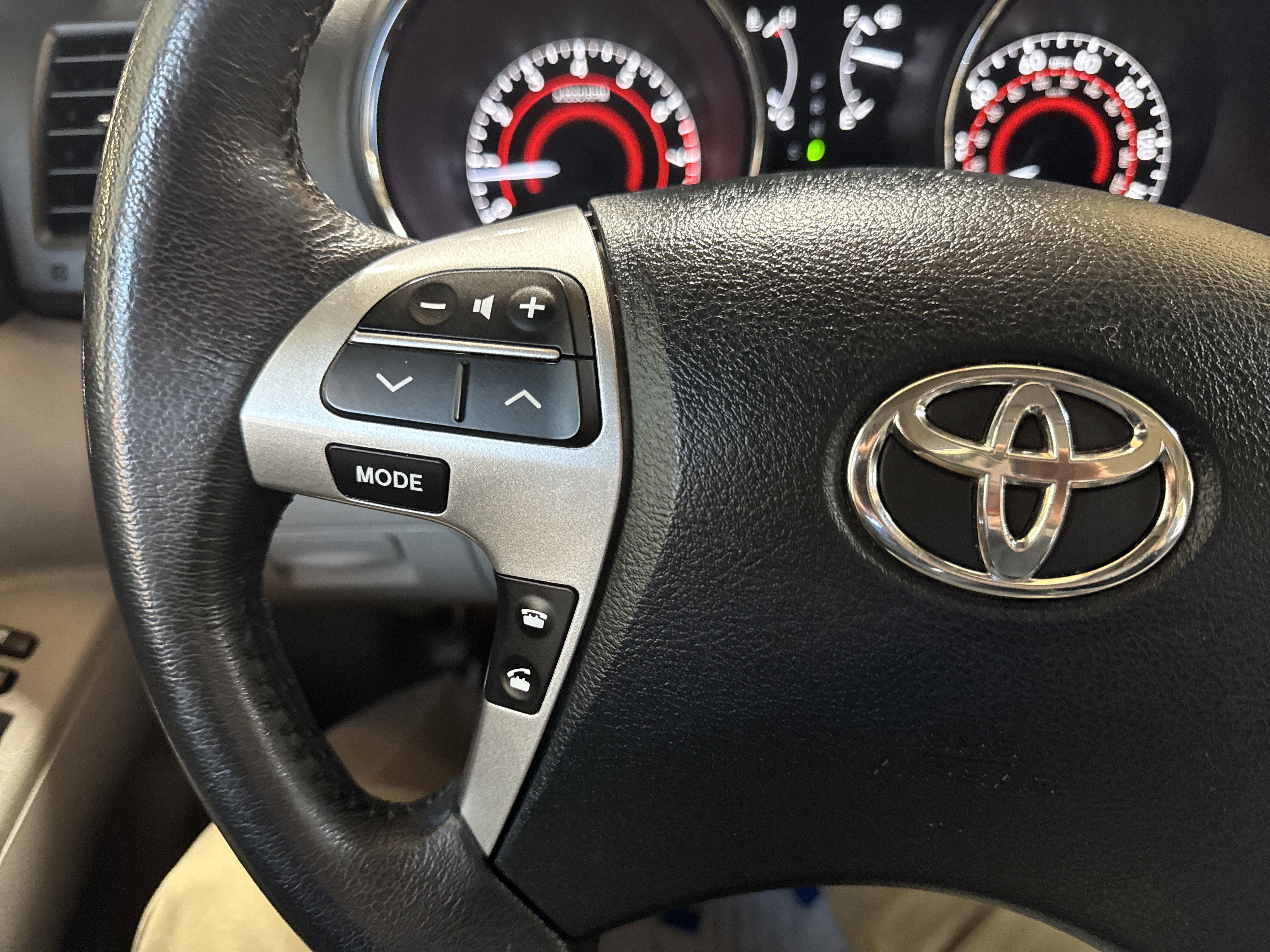 Used 2012 Toyota Highlander Limited image 29