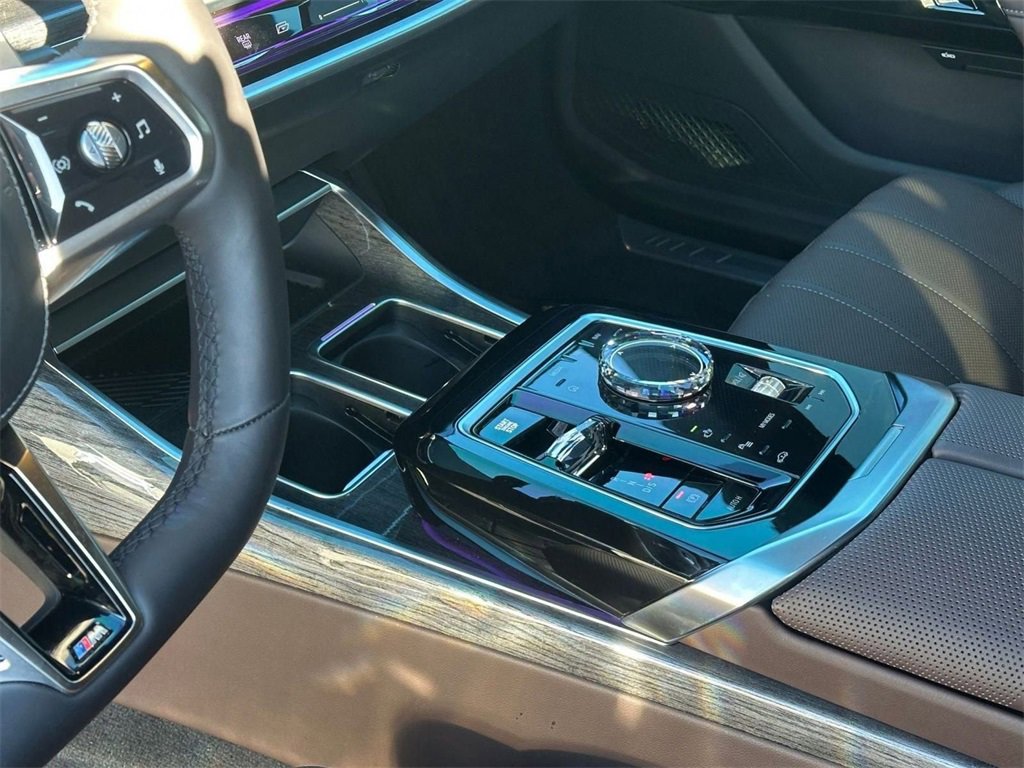 Used 2025 BMW 760i xDrive image 22