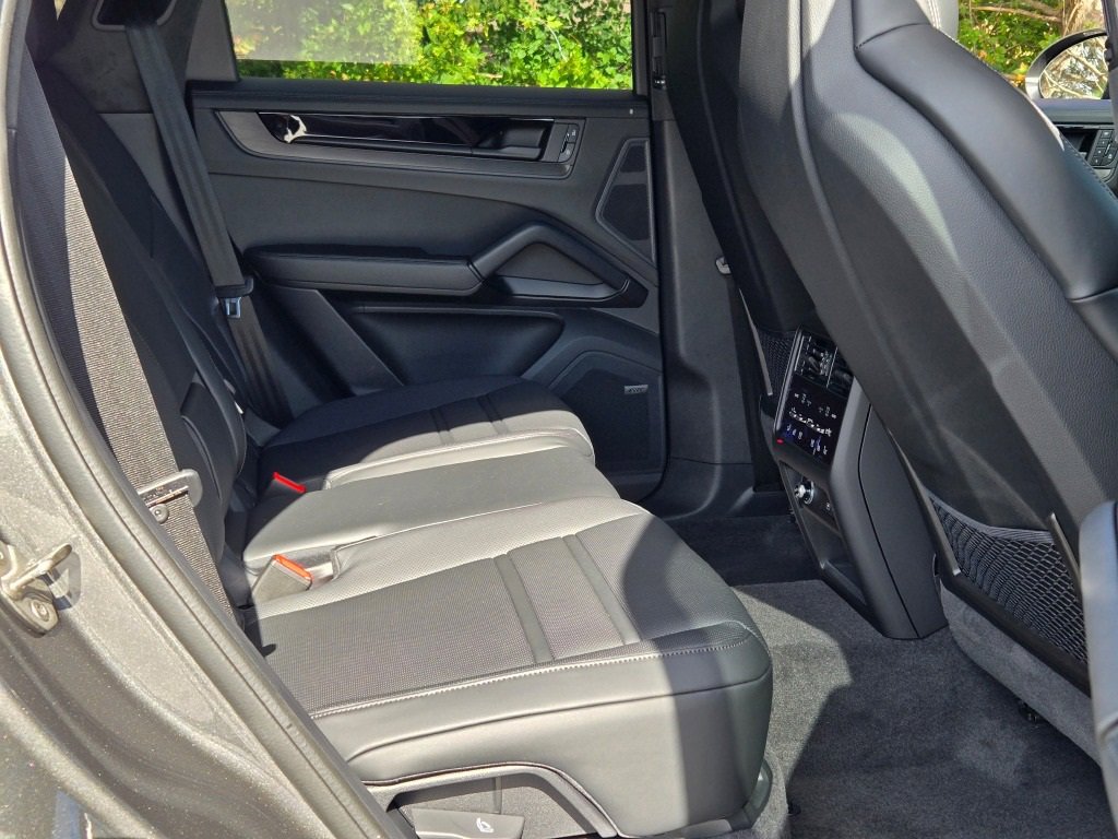 New 2026 Porsche Cayenne GTS image 36
