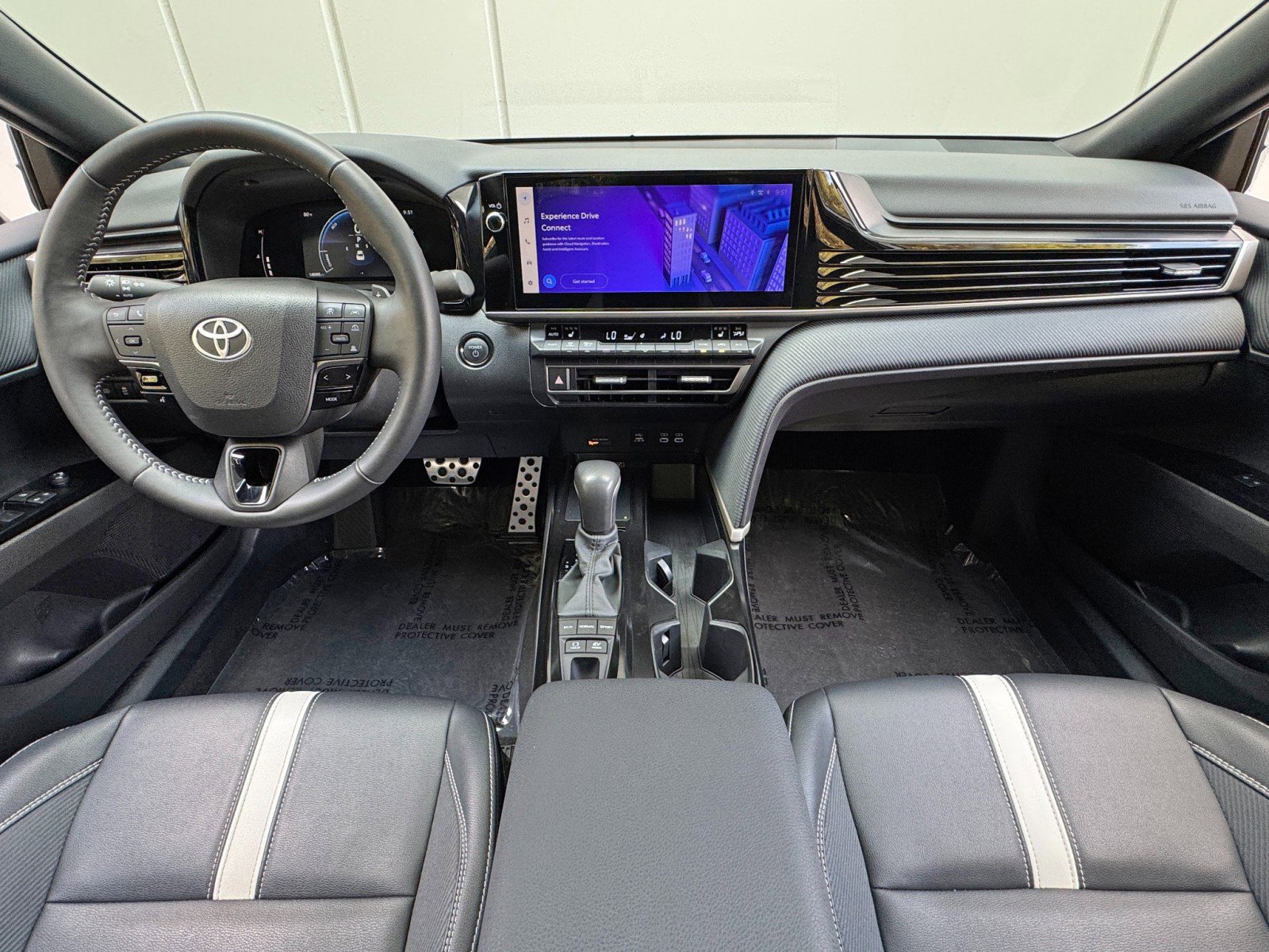 Used 2025 Toyota Camry SE image 11