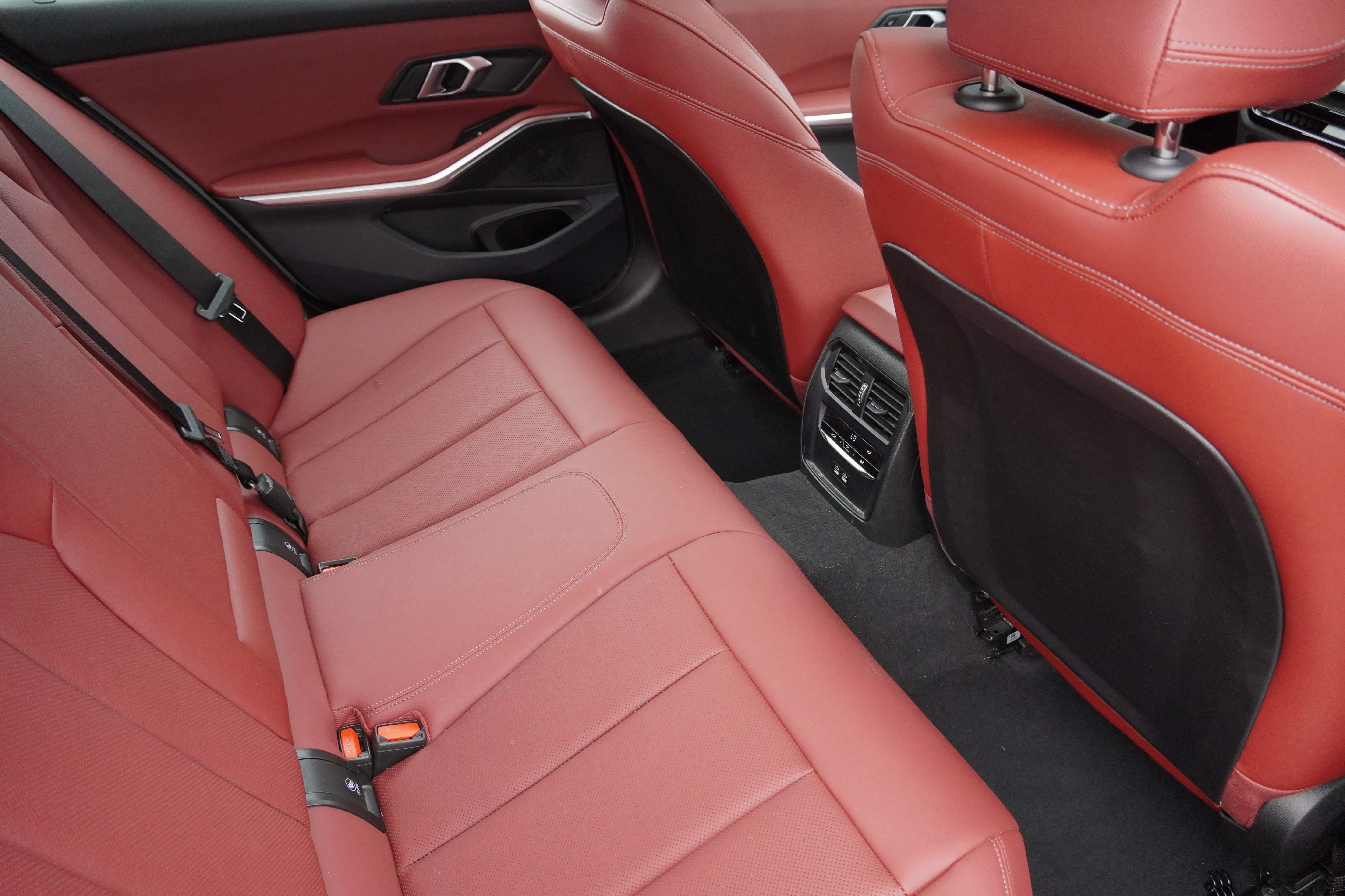 Certified 2025 BMW 330i Sedan RWD image 33